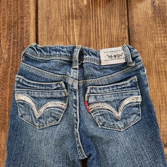 Levi’s Little Girls Blue Wash Jeans | Size 4 - Picture 7 of 9